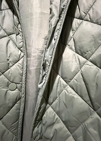 Yeşil Kapüşonlu Kadın yağmurluk - Görsel 2