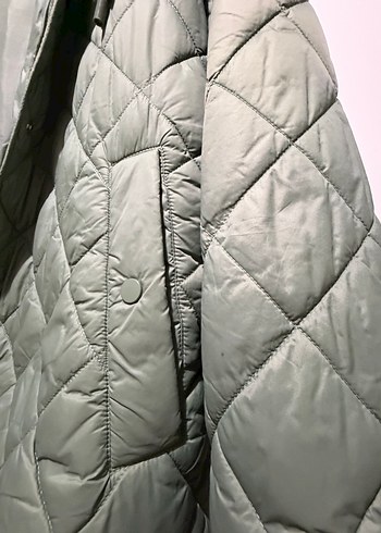 Yeşil Kapüşonlu Kadın yağmurluk - Görsel 3