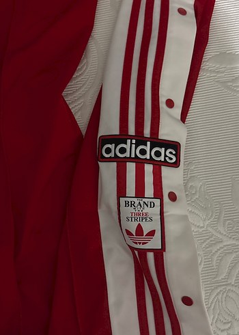 Adidas Kırmızı Düğmeli Çizgili Kadın Eşofman - Görsel 3