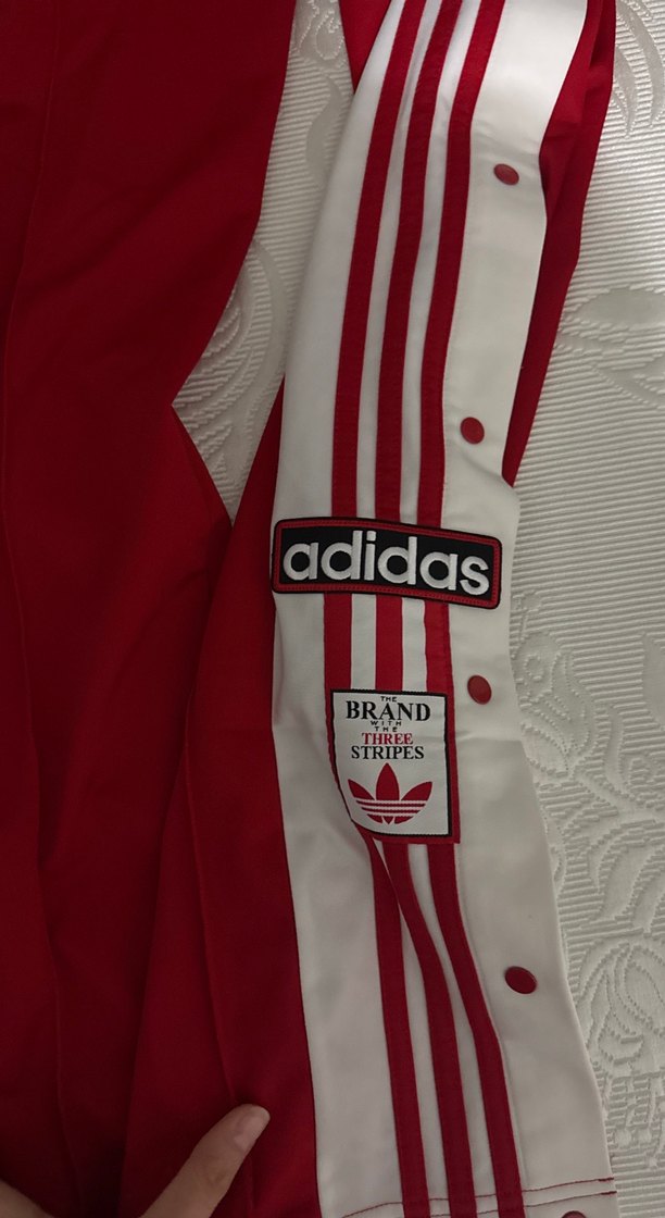 Adidas Kırmızı Düğmeli Çizgili Kadın Eşofman - Görsel 3