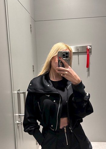 Siyah Yüksek Yakalı Nike Kadın Ceket - Görsel 5