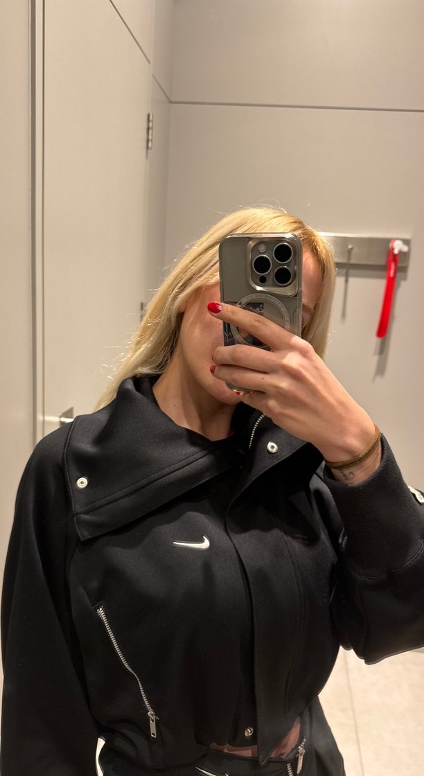 Siyah Yüksek Yakalı Nike Kadın Ceket - Görsel 2