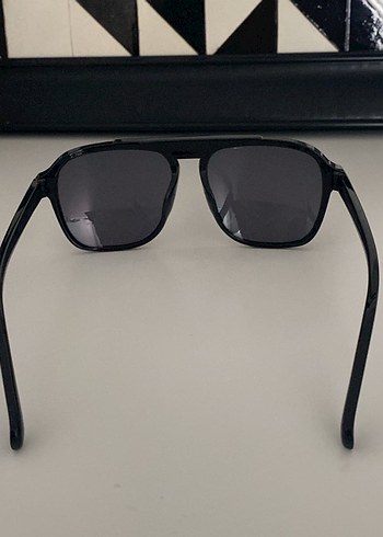 Siyah Minimalist Kadın Güneş Gözlüğü - Görsel 3
