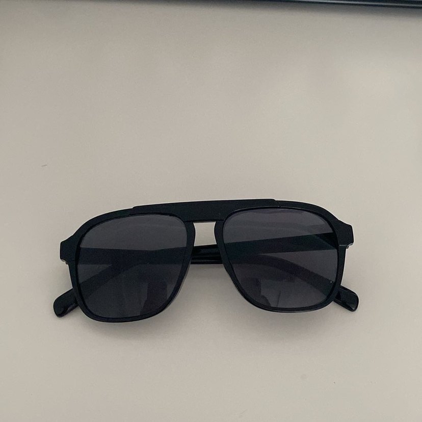 Siyah Minimalist Kadın Güneş Gözlüğü - Görsel 2