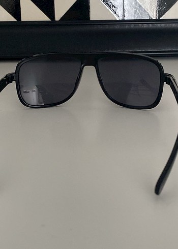 Siyah Minimalist Kadın Güneş Gözlüğü - Görsel 3