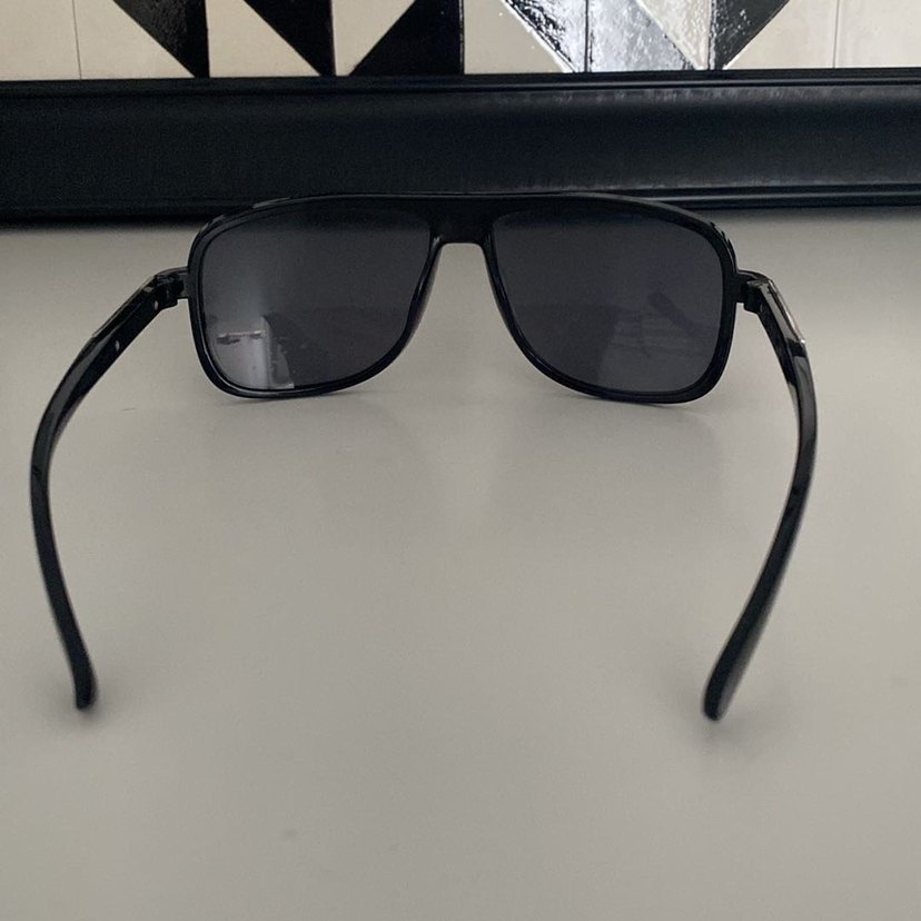 Siyah Minimalist Kadın Güneş Gözlüğü - Görsel 3