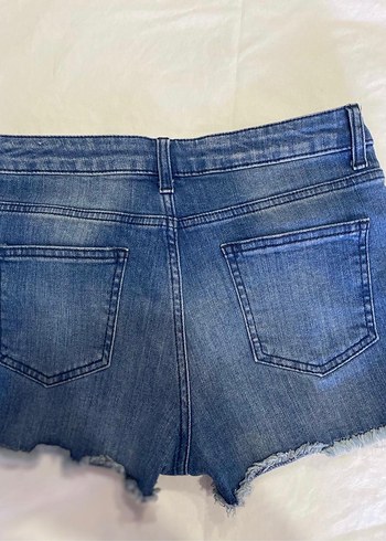 Nakışlı Mavi Denim Mini Şort - Görsel 2