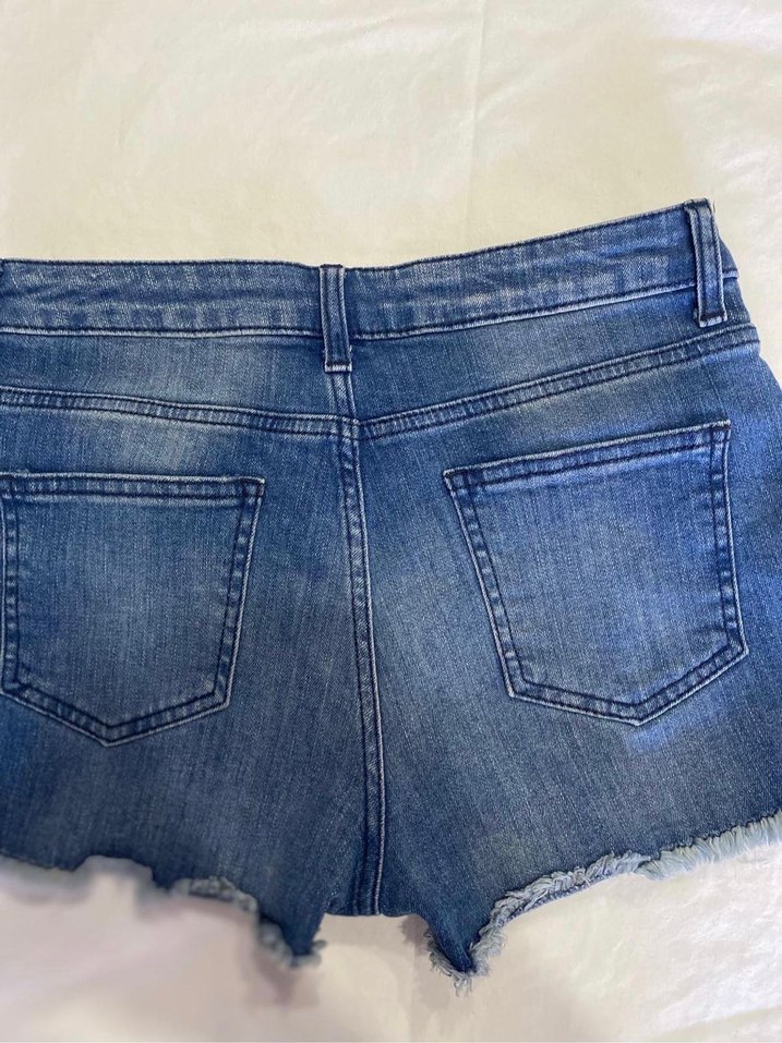 Nakışlı Mavi Denim Mini Şort - Görsel 2