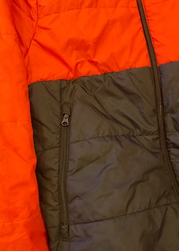 Kırmızı Siyah Kapüşonlu Erkek Çocuk Mont - Görsel 4