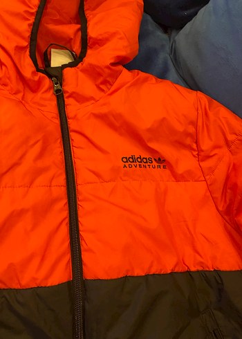 Kırmızı Siyah Kapüşonlu Erkek Çocuk Mont - Görsel 3