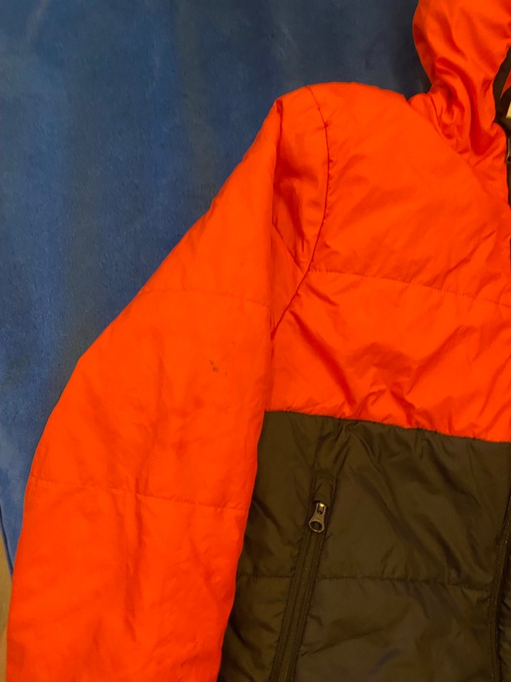 Kırmızı Siyah Kapüşonlu Erkek Çocuk Mont - Görsel 2