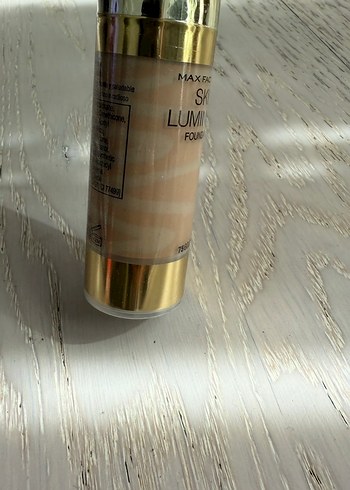 Beden Max Factor Skin Luminizer Fondöten