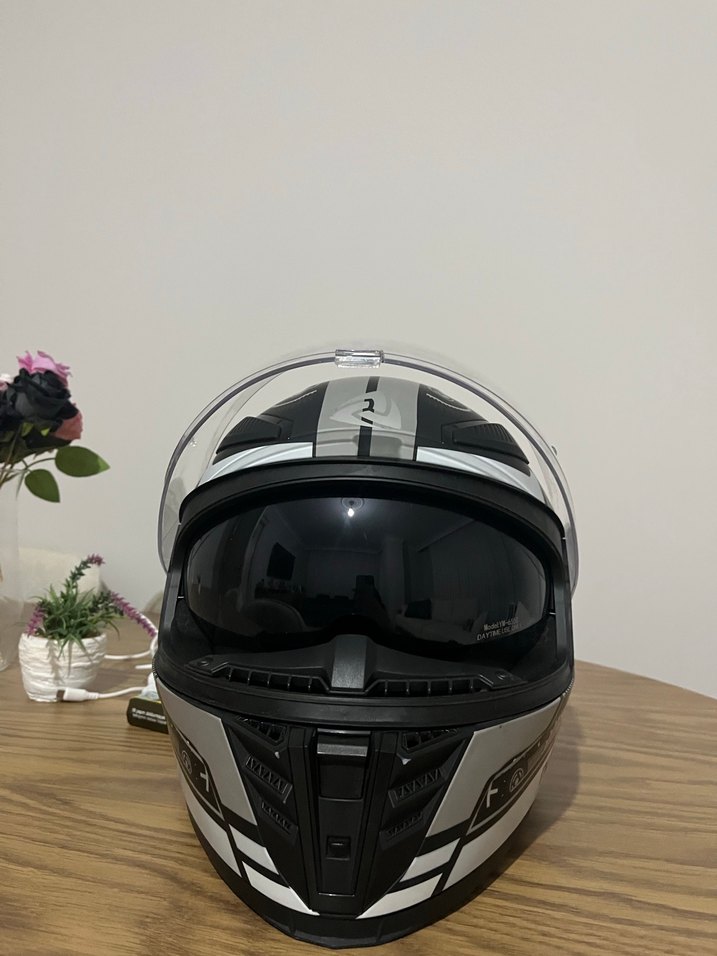 Beyaz Siyah Baskılı Motosiklet Kaskı - Görsel 5