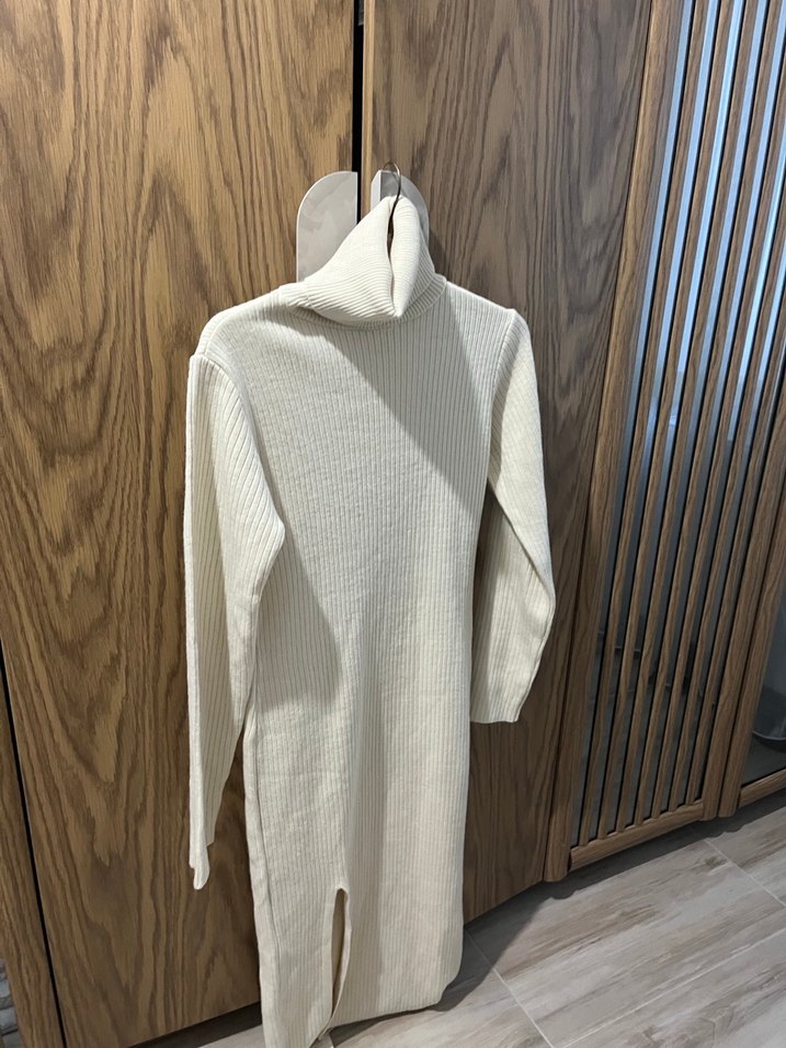 Bej Uzun Triko Elbise Yüksek Yakalı - Görsel 4