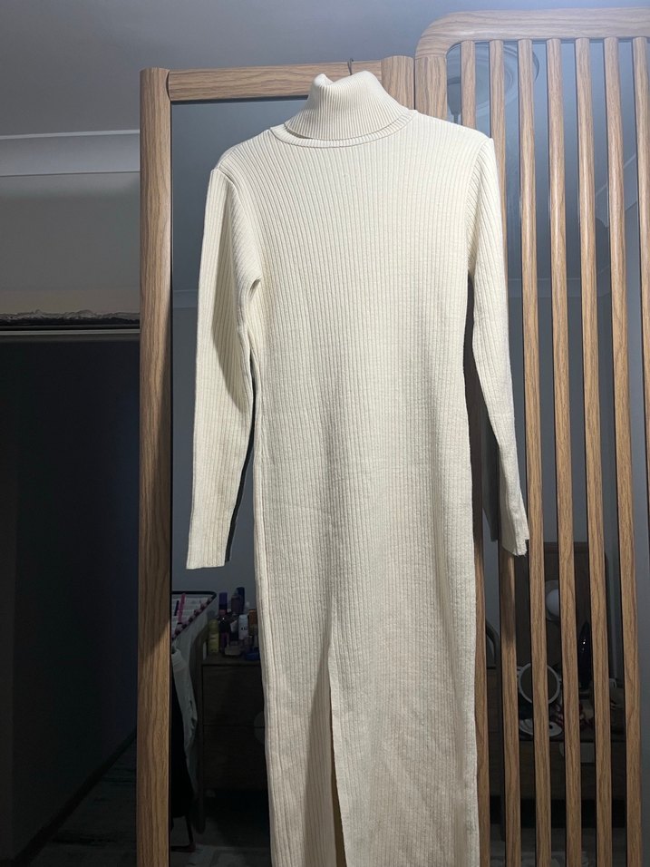 Bej Uzun Triko Elbise Yüksek Yakalı - Görsel 2