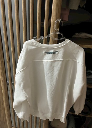 Beyaz Pamuklu Uzun Kollu Minimalist Sweatshirt - Görsel 2