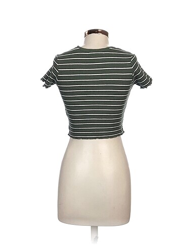 s Beden Pull and Bear T-shirt %70 İndirimli.