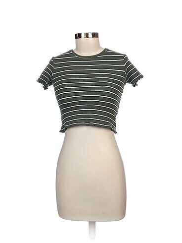 Pull and Bear T-shirt %70 İndirimli.