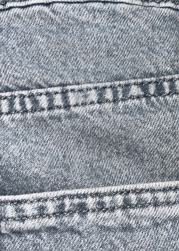 Gri Bağcıklı Yırtık Mini Kot Şort - Görsel 9