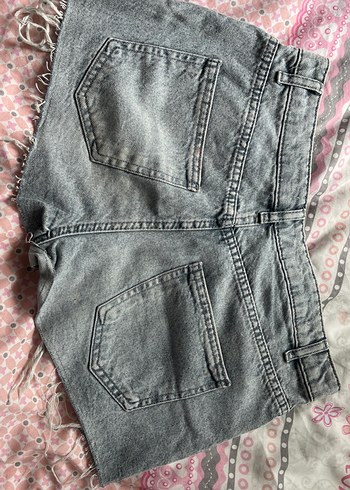 Gri Bağcıklı Yırtık Mini Kot Şort - Görsel 7