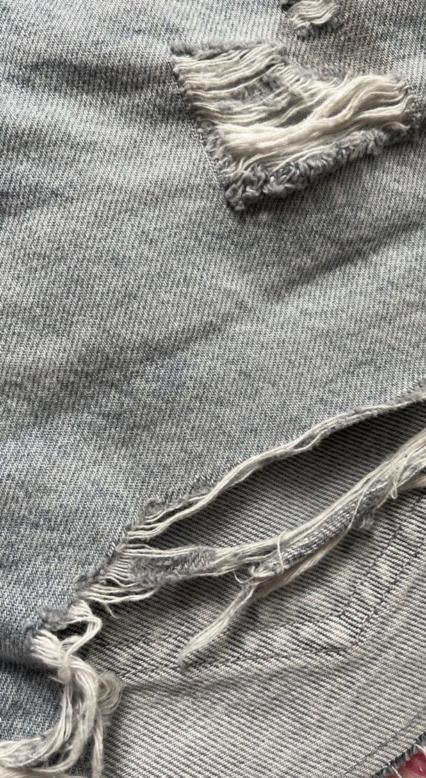 Gri Bağcıklı Yırtık Mini Kot Şort - Görsel 4