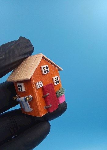 Renkli Ahşap Mini Ev Figürü - Görsel 3