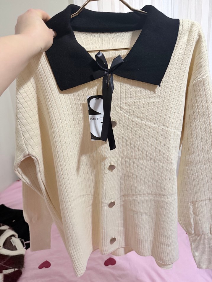 Siyah Yakalı Beyaz Örgü Kadın Kazak - Görsel 2