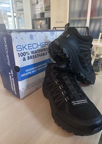 Skechers 42