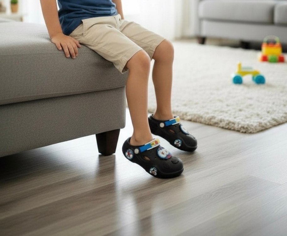 Siyah Baskılı Tokalı Erkek Çocuk Terliği - Görsel 2