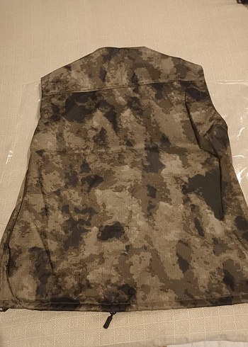 Erkek Kamuflaj Desenli V Yaka Kolsuz Ceket sıfır hiç kullanılms - Görsel 3