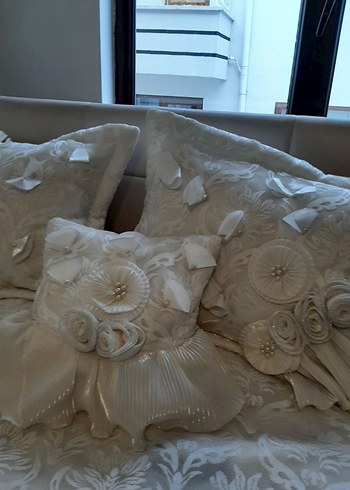 İşlemeli Beyaz Parlak Yatak Örtüsü - Görsel 5