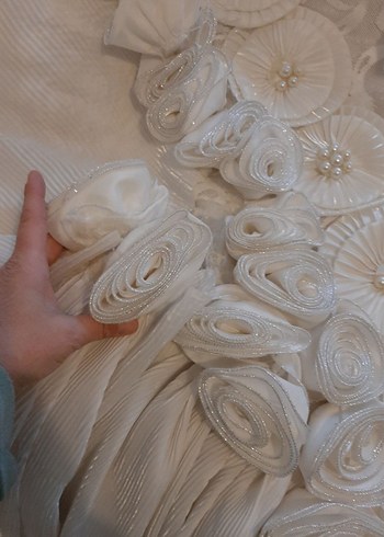 İşlemeli Beyaz Parlak Yatak Örtüsü - Görsel 8