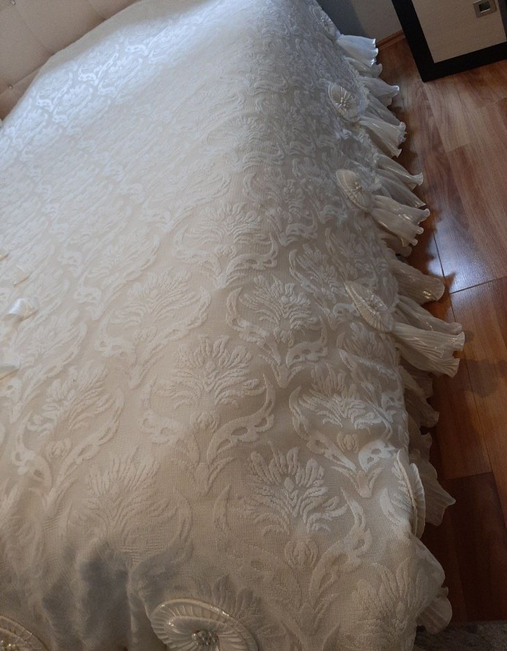 İşlemeli Beyaz Parlak Yatak Örtüsü - Görsel 3