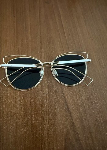 Bej Parlak Çerçeveli Transparan Kadın Güneş Gözlüğü - Görsel 2