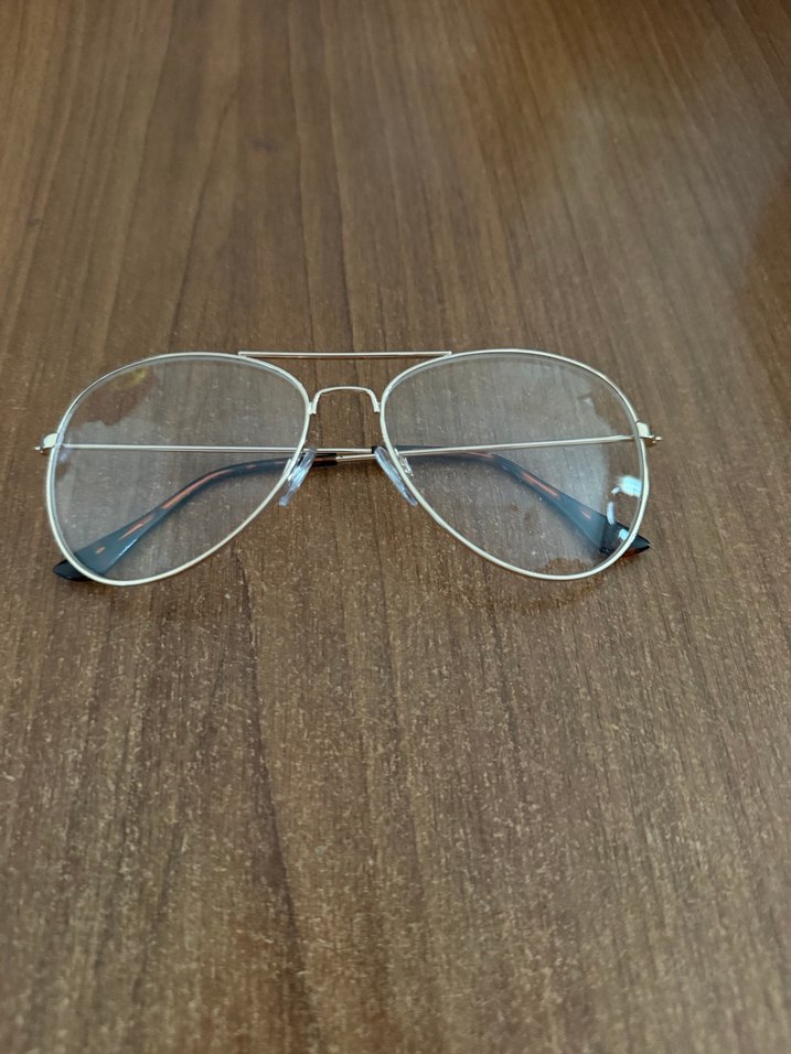 Şeffaf ve Parlak Bej Kadın Gözlüğü - Görsel 2