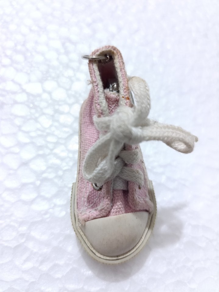 Pembe Kız Çocuk Ayakkabısı Saat Detaylı Anahtarlık - Görsel 3