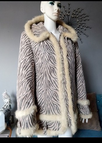 Kapüşonlu Gri Zebra Desenli Kısa Kadın Kürkü - Görsel 2