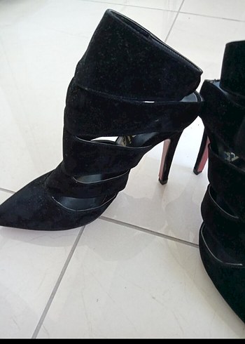 Siyah Süet Tokalı Stiletto Topuklu Bot - Görsel 3