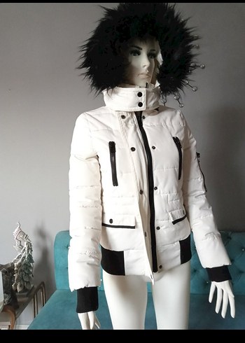 Beyaz Kürklü Kısa Kadın Kışlık Mont - Görsel 3