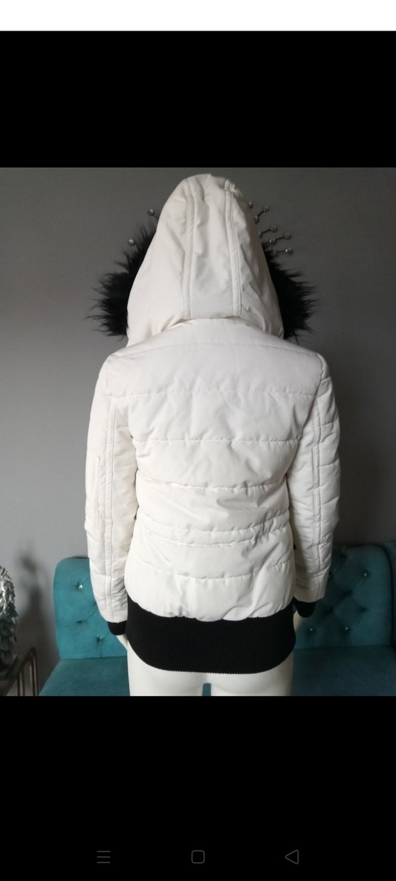 Beyaz Kürklü Kısa Kadın Kışlık Mont - Görsel 4