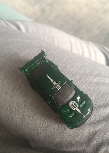 Parlak Yeşil Oyuncak Araba - Görsel 2