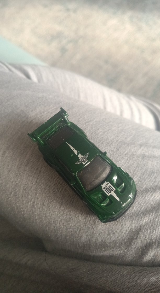 Parlak Yeşil Oyuncak Araba - Görsel 2