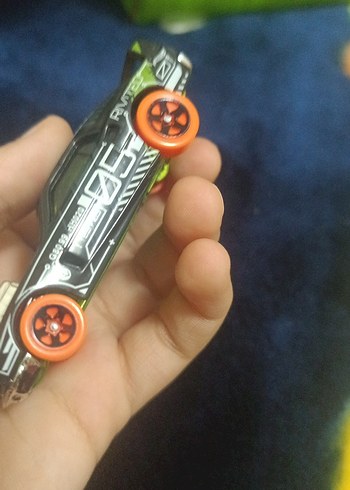 Koyu Haki Renkli Oyuncak Araba - Görsel 2