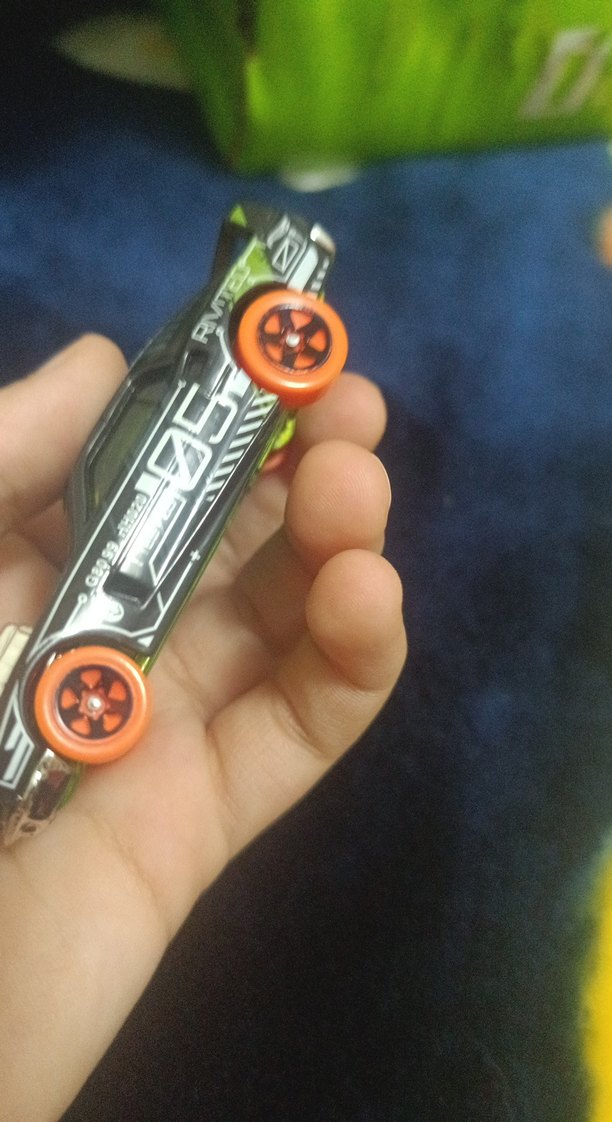 Koyu Haki Renkli Oyuncak Araba - Görsel 2