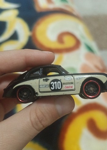 Küçük Siyah Oyuncak Araba - Görsel 4