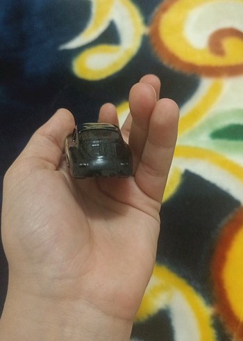 Küçük Siyah Oyuncak Araba - Görsel 2