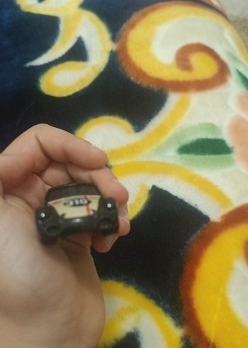 Küçük Siyah Oyuncak Araba - Görsel 3