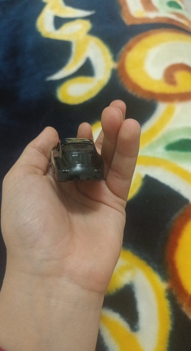 Küçük Siyah Oyuncak Araba - Görsel 2