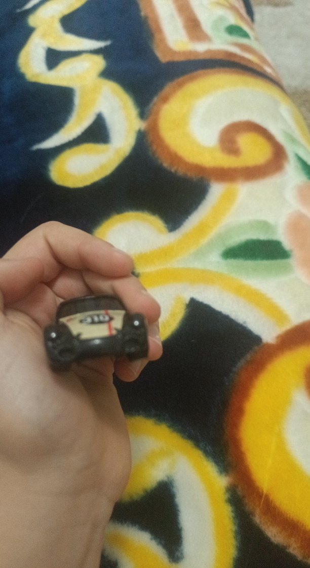 Küçük Siyah Oyuncak Araba - Görsel 3