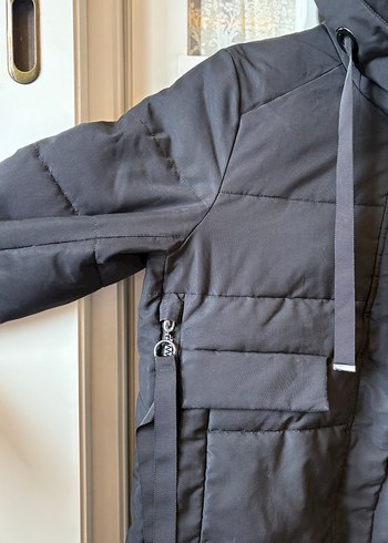 Network Siyah Kapüşonlu Kısa Kadın Kış Montu L Beden - Görsel 6